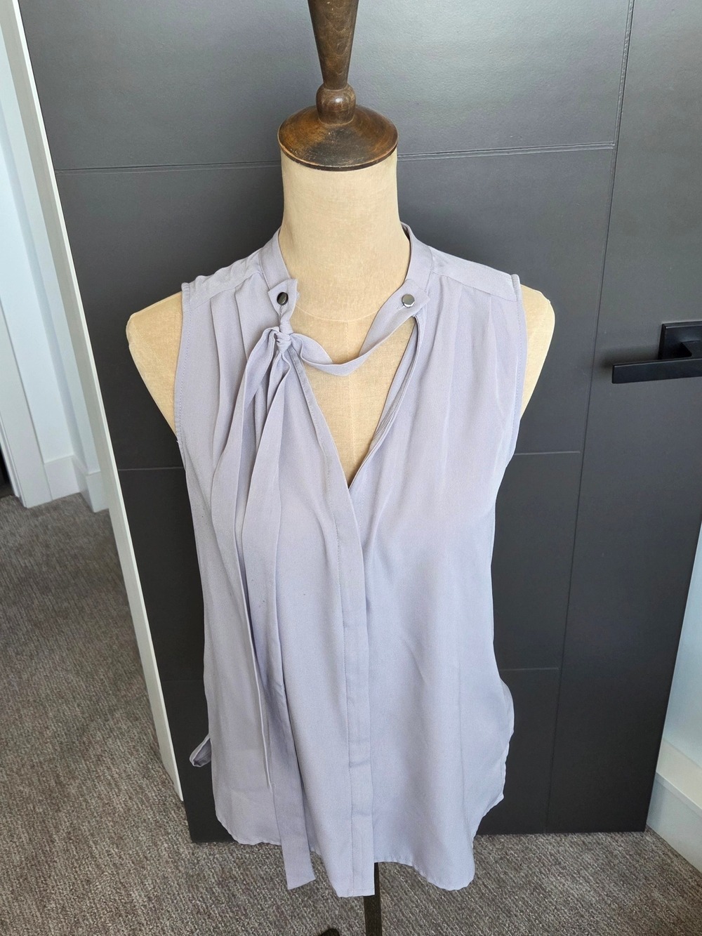 RW&CO Light Grey Sleeveless Blouse Removable Tie Neck Top Small